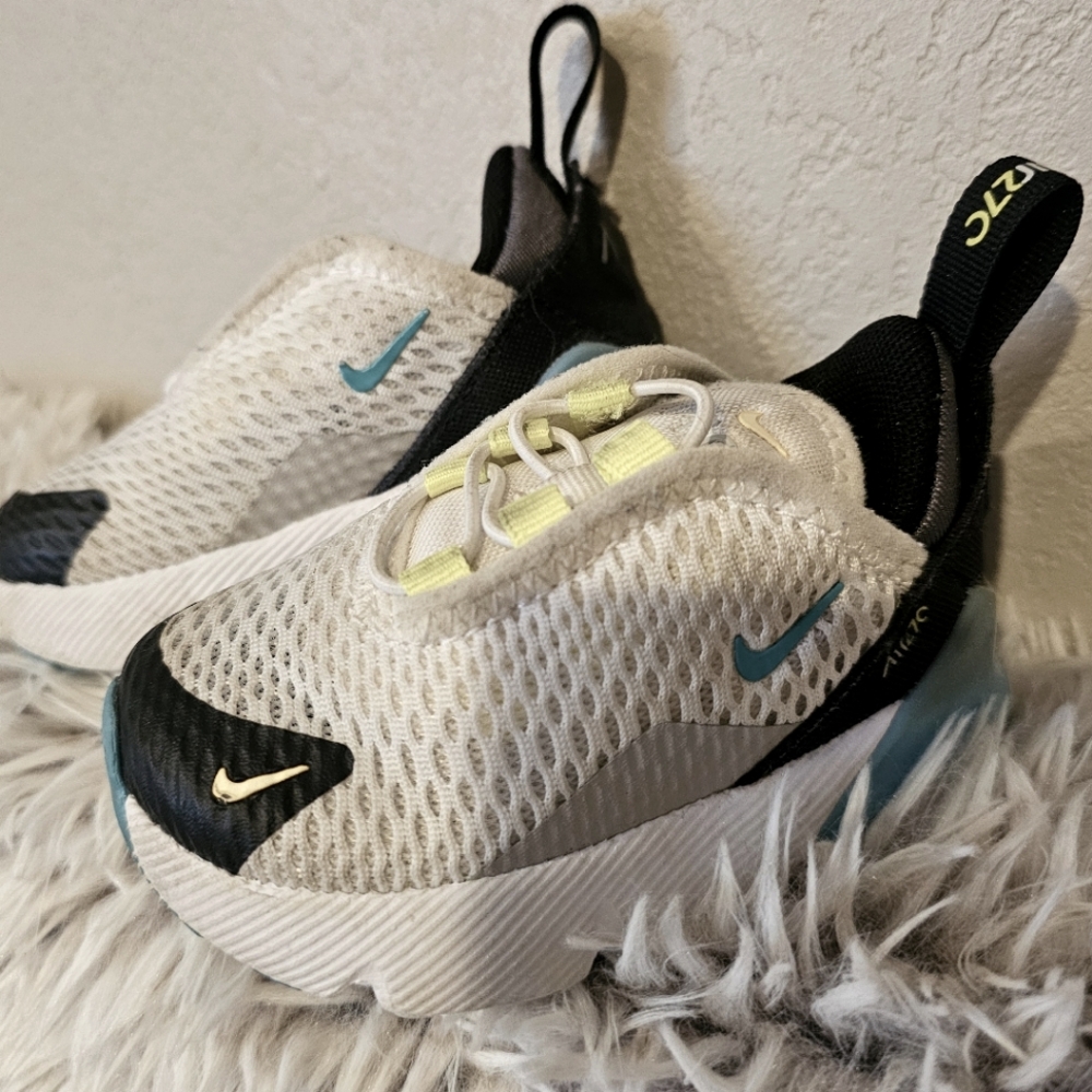 SOLD*Nike 270s
